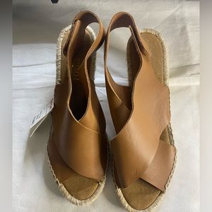 NWT/Anthropologie Maypol Dynamic X Band Leather Wedge